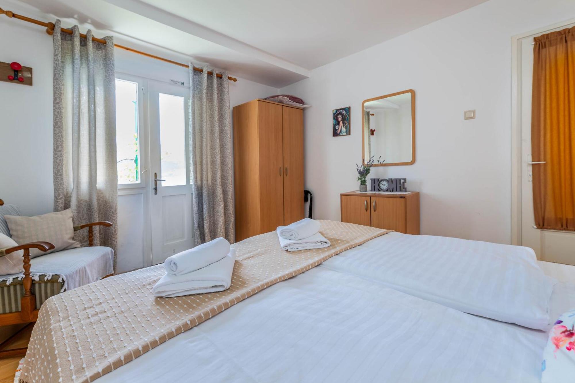Apartments Katarina Baška Eksteriør bilde
