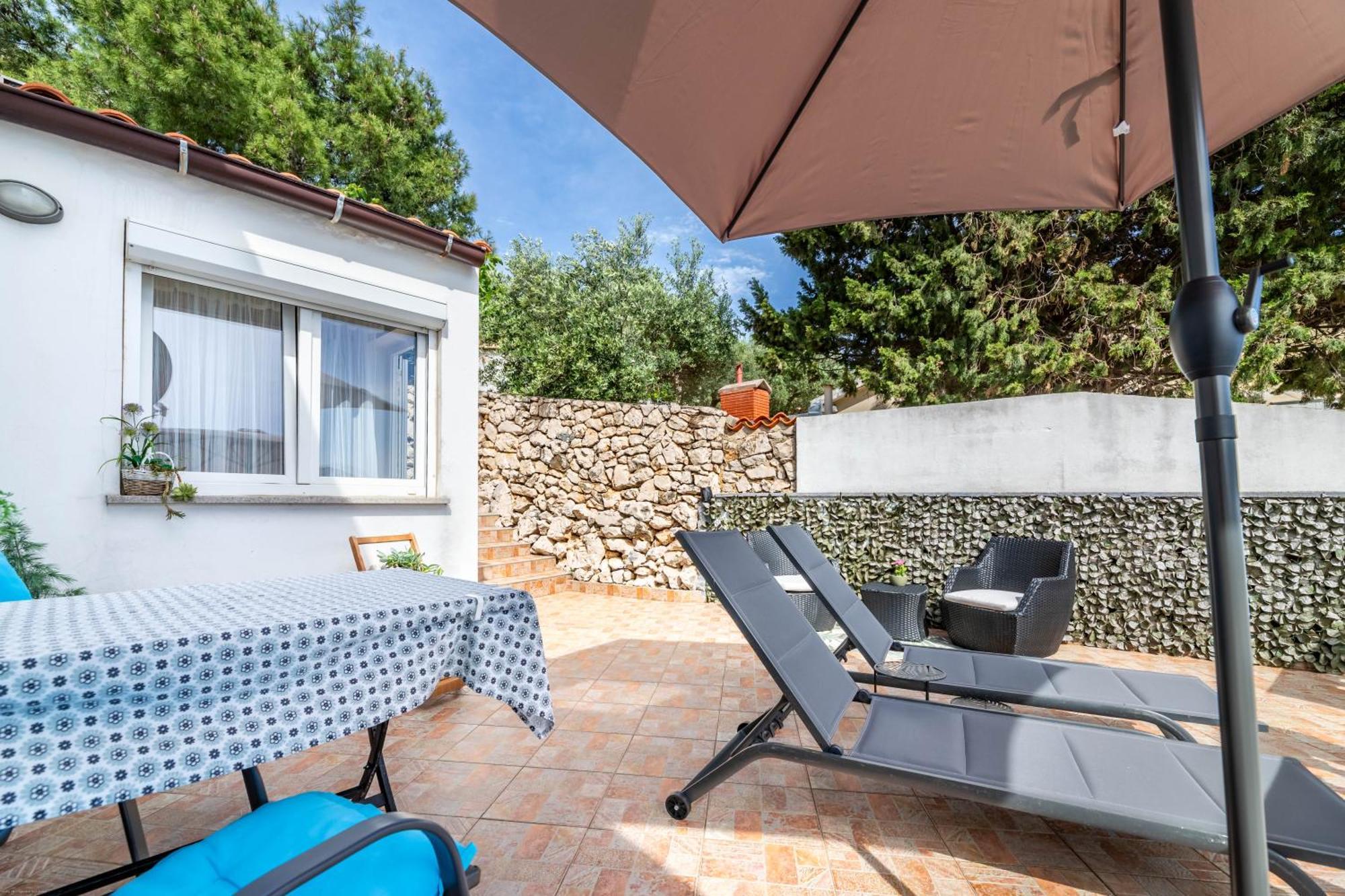 Apartments Katarina Baška Eksteriør bilde